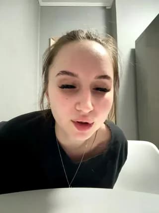 Kira-Sofia - bongacams